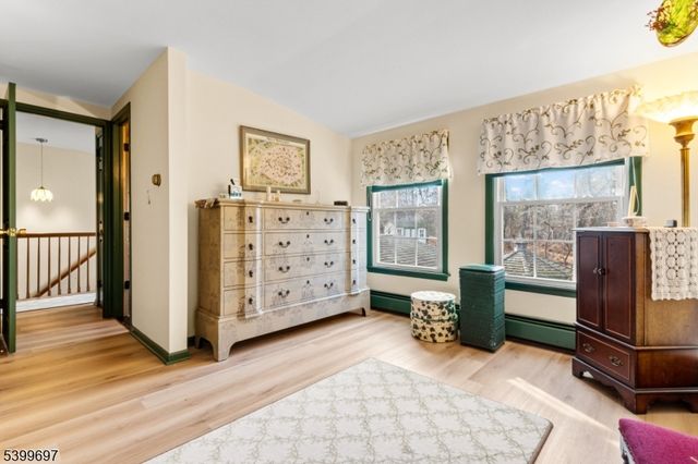 18 Farview Dr, Clinton Twp., NJ 08801