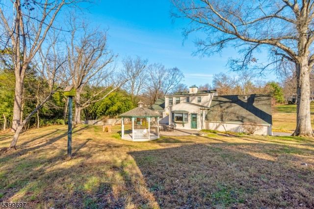 18 Farview Dr, Clinton Twp., NJ 08801