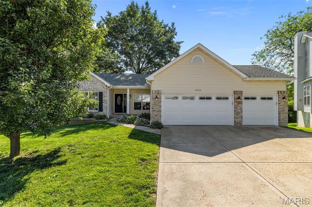 1706 Chestnut Farms Court, Fenton, MO 63026