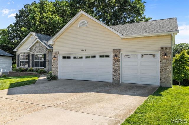 1706 Chestnut Farms Court, Fenton, MO 63026
