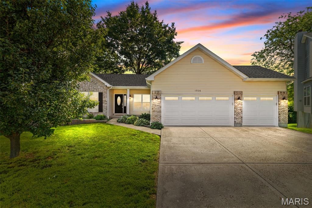 1706 Chestnut Farms Court, Fenton, MO 63026