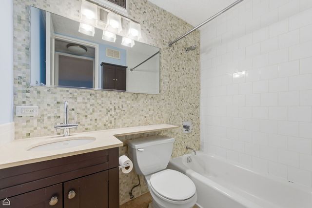 720 W Gordon Terrace 3B, Chicago, IL 60613