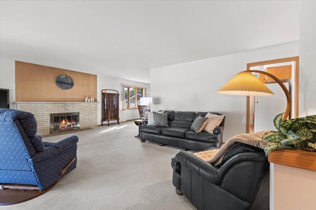 800 Echo LANE, Racine, WI 53406