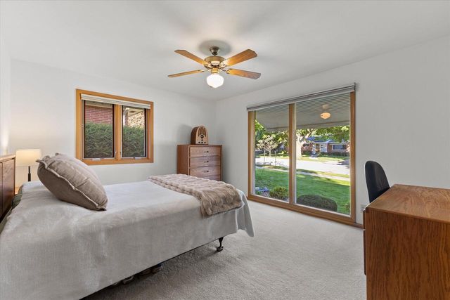 800 Echo LANE, Racine, WI 53406