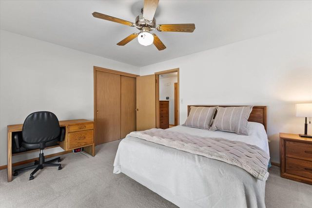 800 Echo LANE, Racine, WI 53406