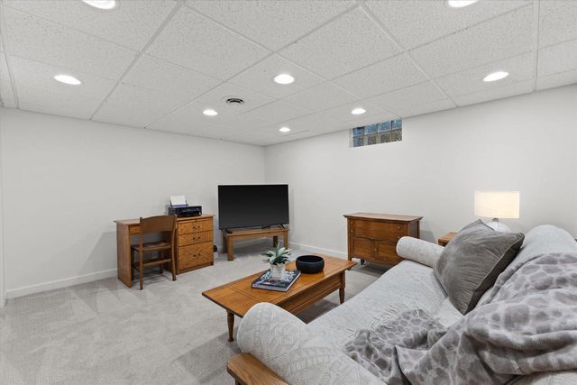 800 Echo LANE, Racine, WI 53406