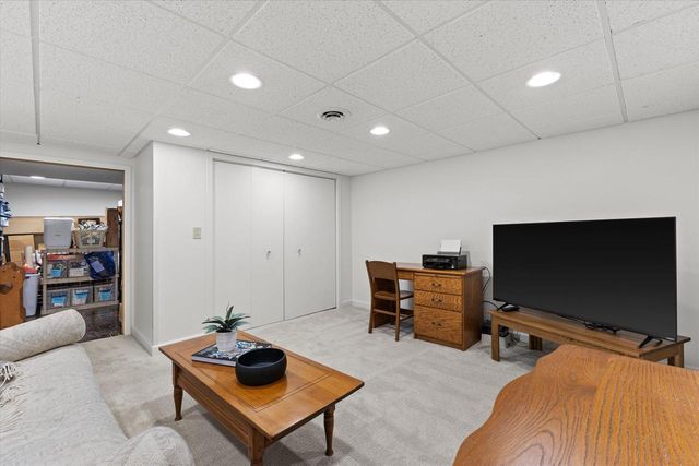 800 Echo LANE, Racine, WI 53406