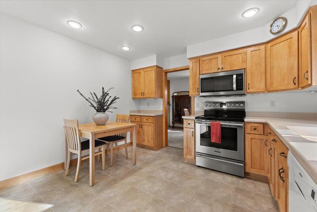 800 Echo LANE, Racine, WI 53406