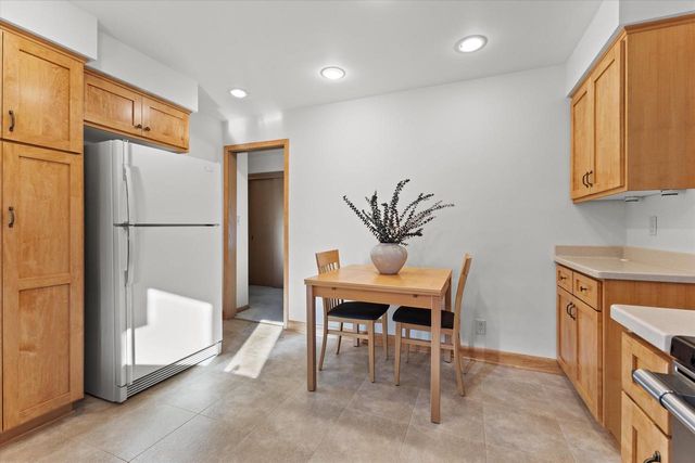 800 Echo LANE, Racine, WI 53406