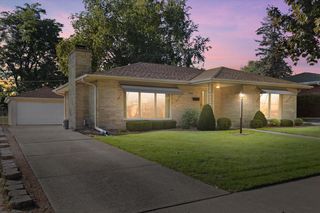 800 Echo LANE, Racine, WI 53406