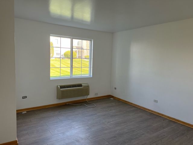 2115 Silverstone Drive 2115, Carpentersville, IL 60110