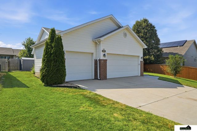 5241 N 11Th Street, Lincoln, NE 68521