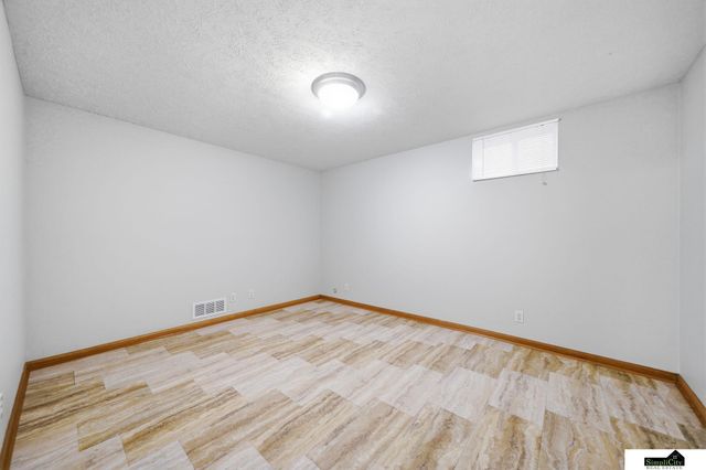 5241 N 11Th Street, Lincoln, NE 68521