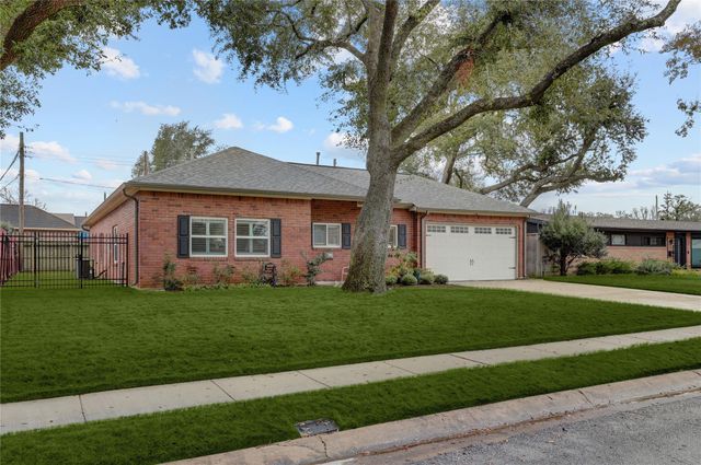 2418 Lazybrook Drive, Houston, TX 77008