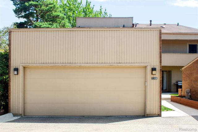 7364 Balsam Court Unit 32, West Bloomfield Charter Township, MI 48322