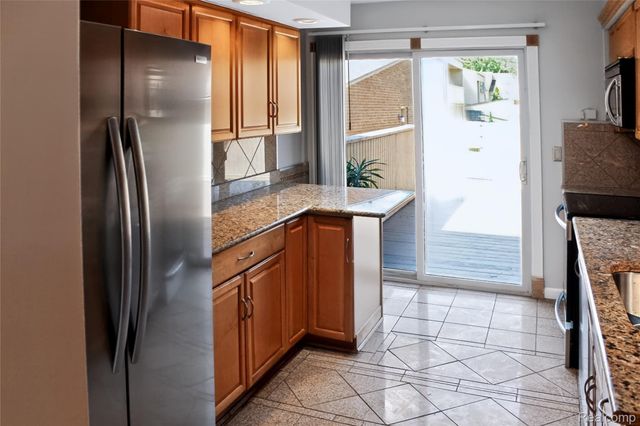 7364 Balsam Court Unit 32, West Bloomfield Charter Township, MI 48322