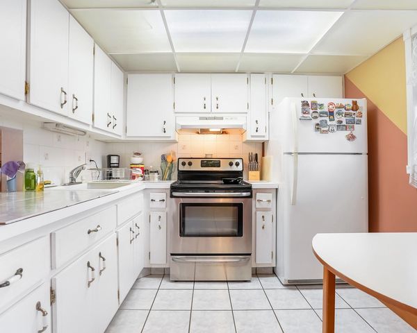 2881 NW 47th Ter 406, Lauderdale Lakes, FL 33313