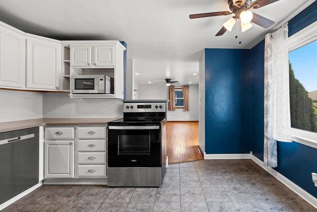 991 SUBURBAN DRIVE, De Pere, WI 54115