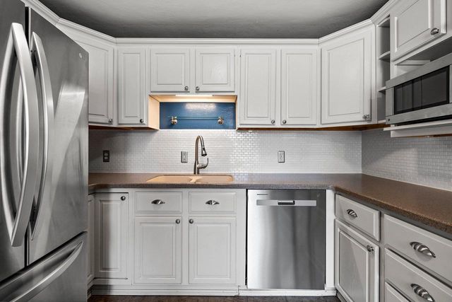 991 SUBURBAN DRIVE, De Pere, WI 54115