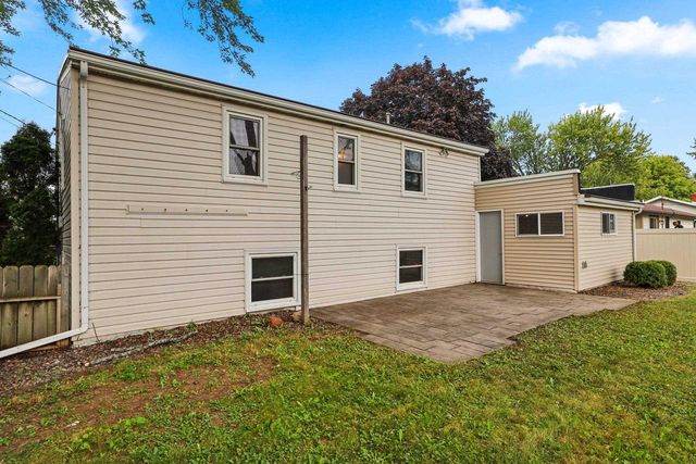 991 SUBURBAN DRIVE, De Pere, WI 54115