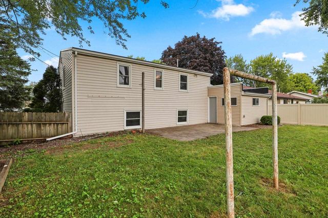 991 SUBURBAN DRIVE, De Pere, WI 54115