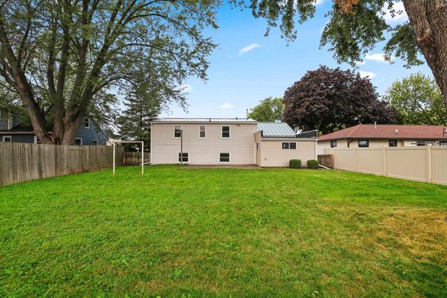 991 SUBURBAN DRIVE, De Pere, WI 54115