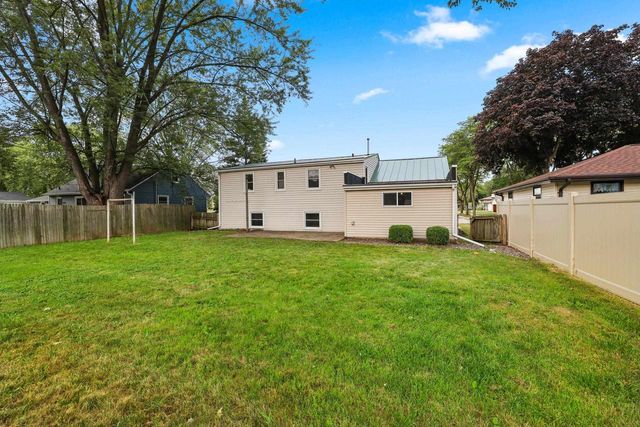 991 SUBURBAN DRIVE, De Pere, WI 54115
