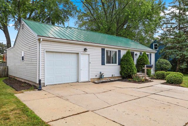 991 SUBURBAN DRIVE, De Pere, WI 54115