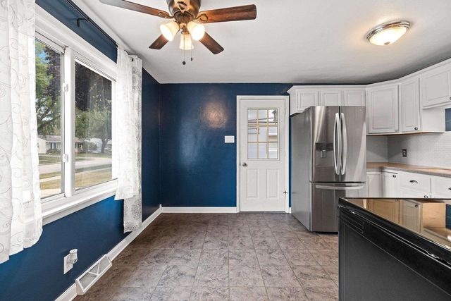 991 SUBURBAN DRIVE, De Pere, WI 54115