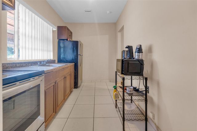 1478 NW 74th St, Miami, FL 33147