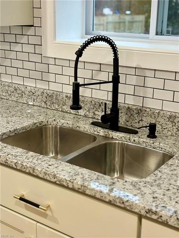 509 Head Of River RD, Chesapeake, VA 23322