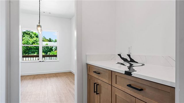906 W Holly Street, Rogers, AR 72756