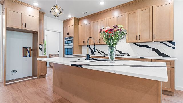 906 W Holly Street, Rogers, AR 72756