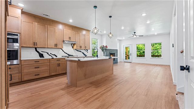 906 W Holly Street, Rogers, AR 72756