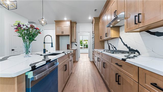 906 W Holly Street, Rogers, AR 72756