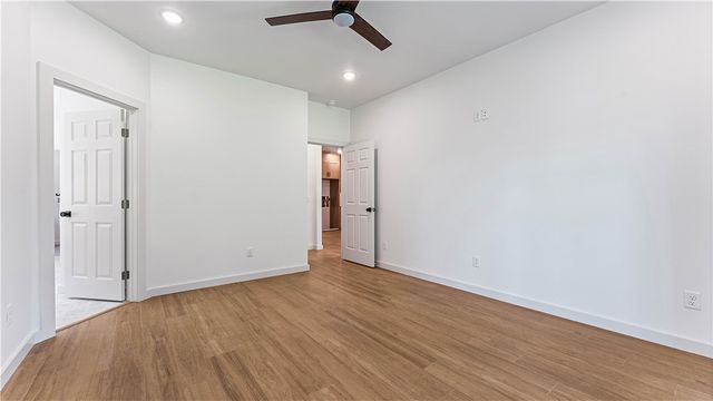 906 W Holly Street, Rogers, AR 72756