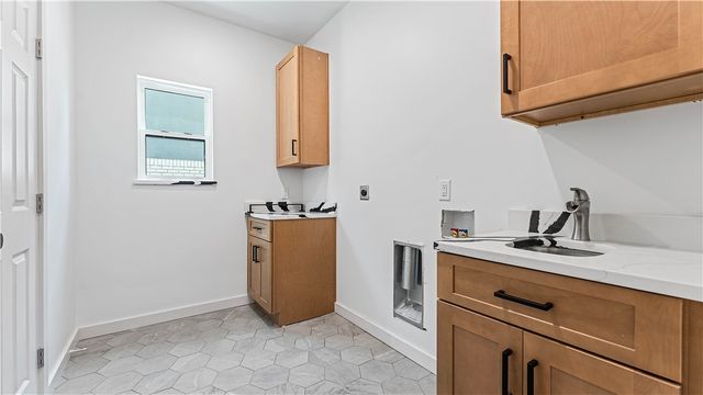 906 W Holly Street, Rogers, AR 72756