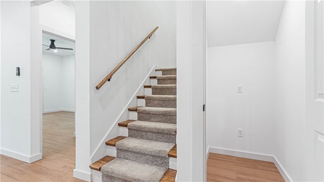 906 W Holly Street, Rogers, AR 72756