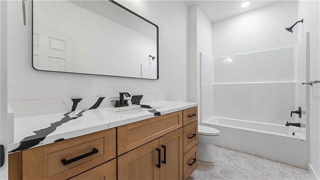 906 W Holly Street, Rogers, AR 72756