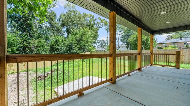 906 W Holly Street, Rogers, AR 72756