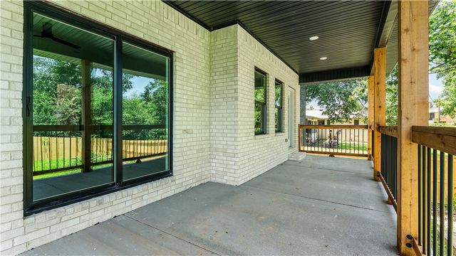 906 W Holly Street, Rogers, AR 72756