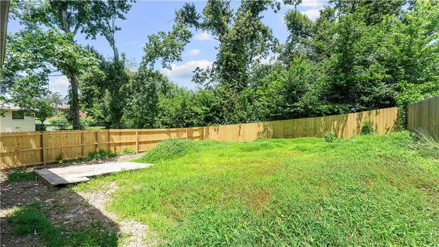 906 W Holly Street, Rogers, AR 72756