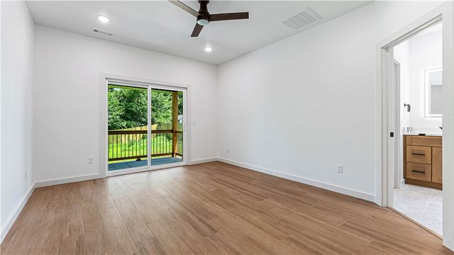 906 W Holly Street, Rogers, AR 72756