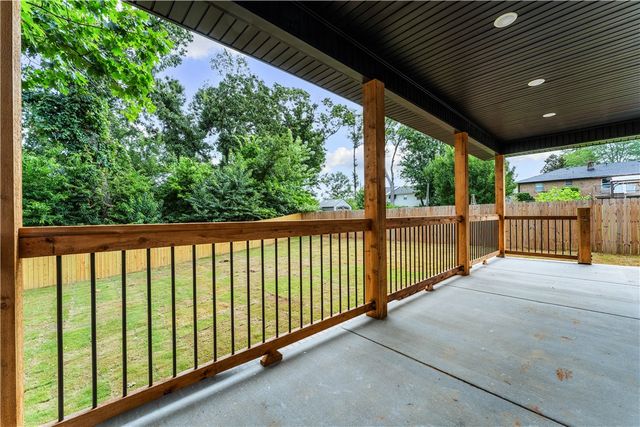906 W Holly Street, Rogers, AR 72756