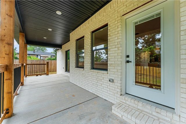 906 W Holly Street, Rogers, AR 72756