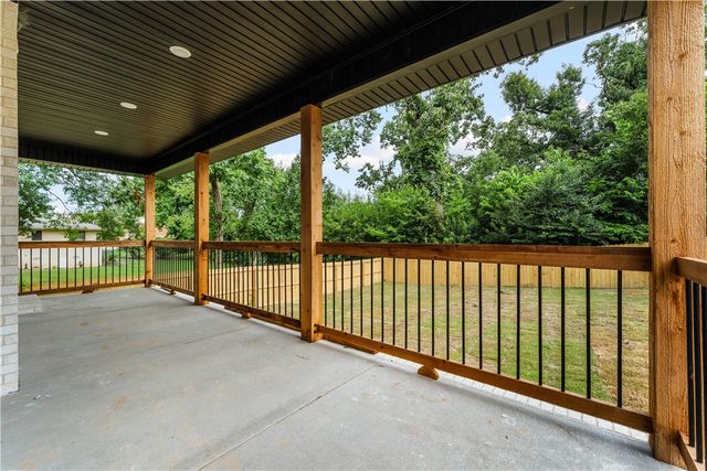 906 W Holly Street, Rogers, AR 72756