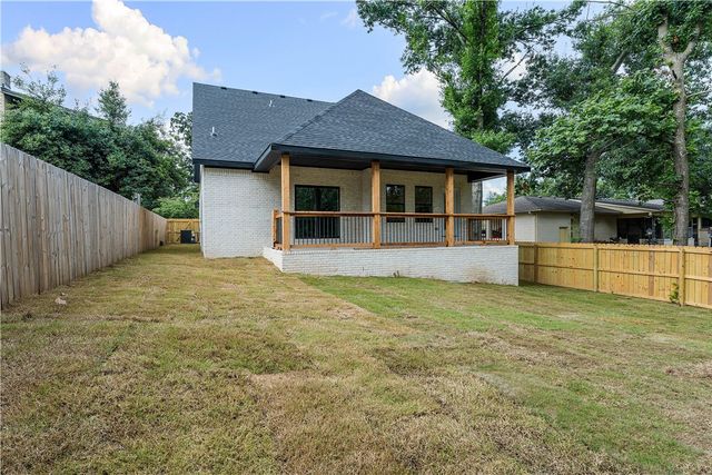906 W Holly Street, Rogers, AR 72756