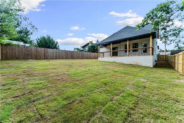 906 W Holly Street, Rogers, AR 72756
