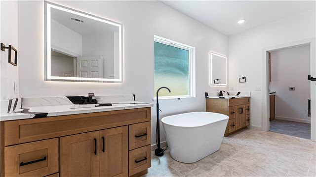 906 W Holly Street, Rogers, AR 72756