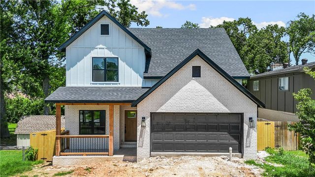 906 W Holly Street, Rogers, AR 72756